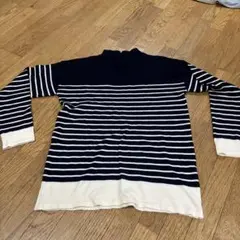 ネイビーとホワイトストライプ長袖ニット