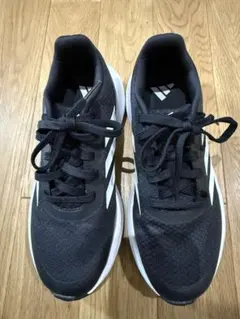 adidas スニーカー 黒　21.5cm