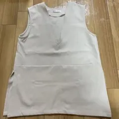 Bonjour Sagan フロントポケットベスト　ベージュ Vネック