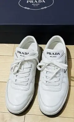 本日のみお値下げ　超美品　プラダ　ロゴ　スニーカー　レディース　36 プラダの新作スニーカー - ロゴ入りアッパーやボリュームソール