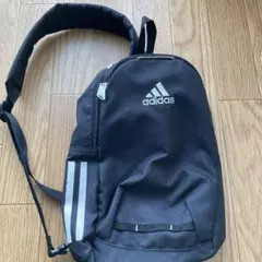 アディダス　ボディーバッグ
