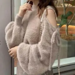 あざと肩あきフェザーニット