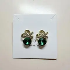 『どれでも2点で450円』M320 高級感♡ エメラルドグリーン リボンピアス