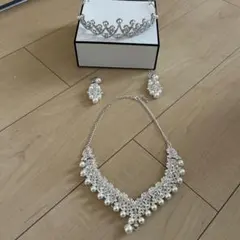 ブライダルアクセサリーセット（ティアラ・ネックレス・イヤリング）
