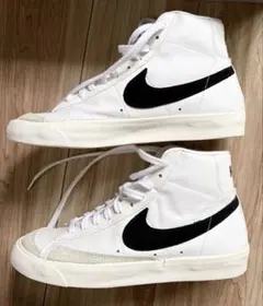 NIKE ナイキ　AIR FORCE1 ハイカットHIGH '07のサムネイル