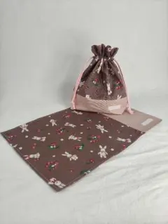 うさぎのランチョンマットとコップ袋のセット　ハンドメイド　入園　入学　給食袋