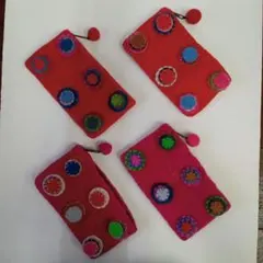 新品未使用品！　羊毛フェルト生地のポーチ♪　ドット柄