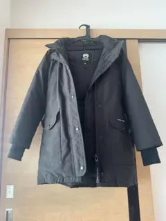CANADAGOOSE ブラックダウンジャケット フード付きのサムネイル