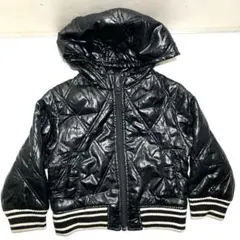ELANDOLL KIDSの黒いキルティングジャケットフード付