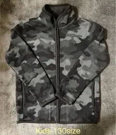 美品 ユニクロ 迷彩柄 フリースジャケット 130サイズ