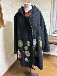 刺繍入り黒コート