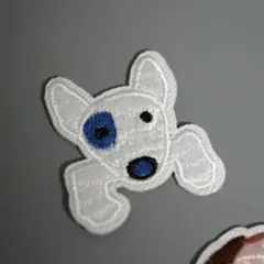 犬の刺繍ワッペン アップリケ 40×38mm アイロン接着 輸入ワッペン