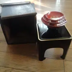 木製 黒漆　金縁盃台と蒔絵三っ盃 共箱付き