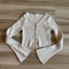 値下げしました　GRLホワイト Vネック ショート丈　セーター