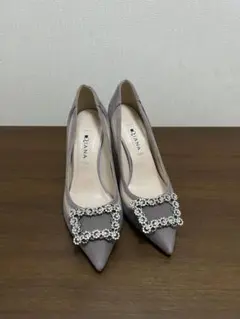 DIANA グレー ビジュー付き ハイヒール パンプス