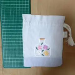 フラワーポットの刺繍のストライプ巾着袋