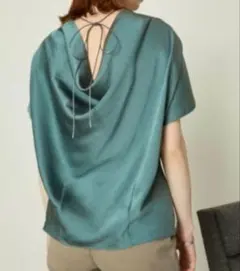 極美品⭐️リムアークBack drape gloss tops サテン ブラウスのサムネイル