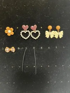 多様なデザインのピアスセット