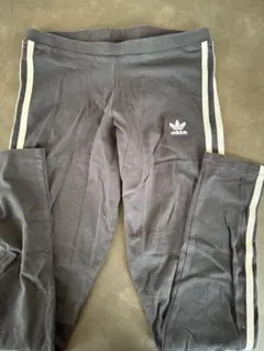 adidas 黒 サイドストライプ パンツ