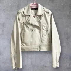 【新品未使用】【完売品】ZARA フェイクレザーライダースジャケットホワイト Mのサムネイル