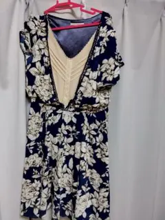 フラワープリント ひざ丈ワンピース Mサイズ