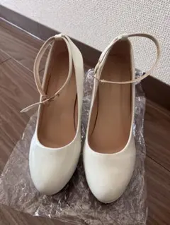 ホワイト ストラップ付き ハイヒール