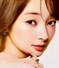 【8087】 宮本茉由さん　美的　2026年10月号　切り抜き