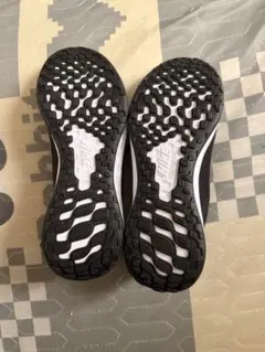 Nike ランニングシューズ 黒/金