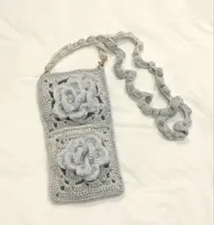 バラのショルダーバッグ　スマホカバン　編み物　ハンドメイドのサムネイル