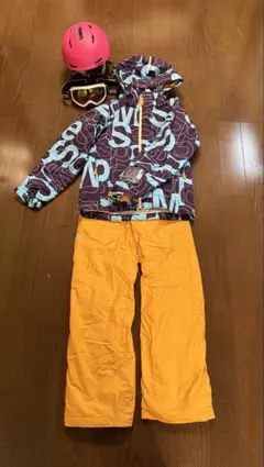 デサント　スキーウェア　ジュニア150（調整機能付き）＋ヘルメット＋ゴーグル
