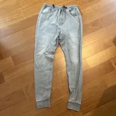 ライトグレー ジョガーパンツ バックポケット付き