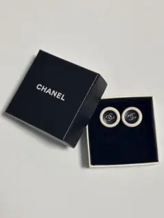 2025年最新】chanel ボタン ピアスの人気アイテム - メルカリ