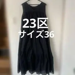夏風に揺れるランダムプリーツのノースリーブワンピース / ブラック（M