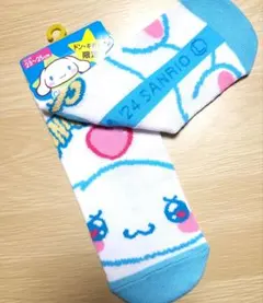 新品シナモロールシナモン ドンキホーテ限定 ソックス 23-25cm　エモきゅんのサムネイル