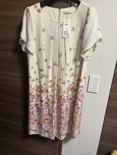 新品未使用 ローズティアラ 42サイズ お花柄 半袖ワンピースチュニック 大きい