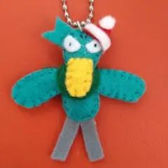 ハンドメイド　フェルトマスコット　ハシビロコウ　羽ばたきサンタ