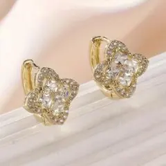 クローバーモチーフ　フープピアス　CZダイヤ　キラキラ　kc金メッキ　四つ葉