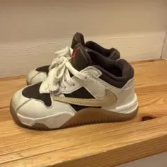 Travis Scott × Nike Jordan トラビス ジョーダン