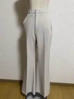GU ジーユー　ベージュ フレアパンツ ゴムウエスト スラックス