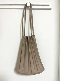 ベージュ プリーツデザイン トートバッグ ハンドバッグ