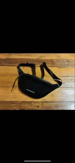 ✨美品✨クーティー　ボディバッグ　オールレザー　黒　ウエストバッグ　ロゴ ✨美品✨クーティー ボディバッグ オールレザー 黒 ウエスト