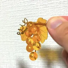 【沖縄本鼈甲】グレープモチーフ ブローチ ぶどう アクセサリー