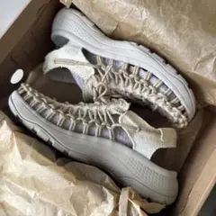 KEEN UNEEK ASTORIA CANVAS サンダル 23cmのサムネイル