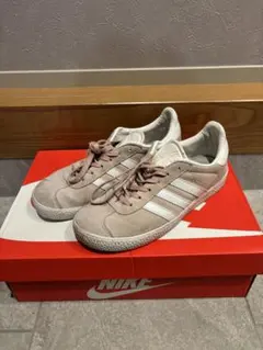 Item thumbnail for item 9a9afacb-258a-4edd-8923-ba095479d91d