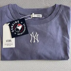 【最終値下げ】GYDA NYロゴ刺繍 紫 クロップドTシャツのサムネイル