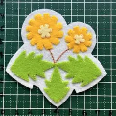 ハンドメイド フェルト ワッペン タンポポ - メルカリ