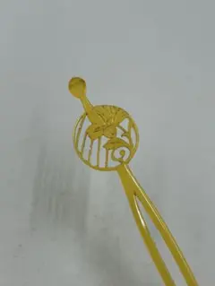 249ヴィンテージ　樹脂　透かし模様　雕刻 黄色の花模様 かんざし