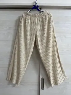 LOXRYS FARMクリーム色 プリーツデザイン パンツ F