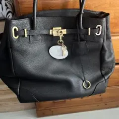 ブラックレザー ハンドバッグ ゴールド金具
