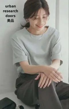 【美品】アーバンリサーチドアーズ コットンロールスリーブTシャツのサムネイル